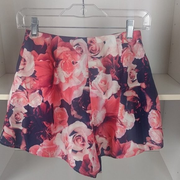Finders Keepers Floral High Wait Shorts SZXS - Picture 4 of 6